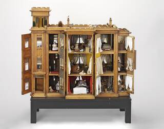 dolls' house