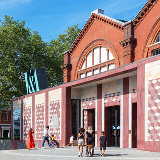Young V&A photo
