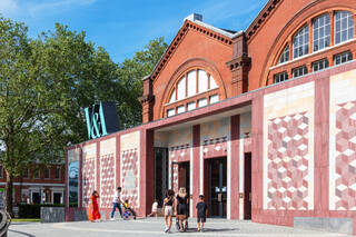 Young V&A photo